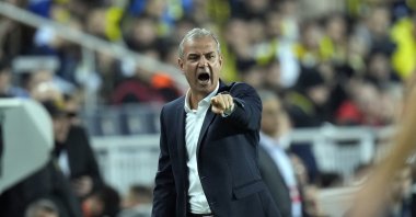 Fenerbahçe's head coach Ismail Kartal gives instructions from the sideline during the Europa Conference League Group H match against Spartak Trnava at Şükrü Saraçoğlu stadium, Istanbul, Türkiye, Dec. 14, 2023. (AP Photo)