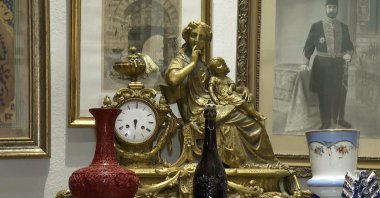 Antique clocks, sculptures and decorative objects are displayed at an antique shop in Istanbul, Türkiye, April 27, 2026. (Photo by Senat Destanoğlu)