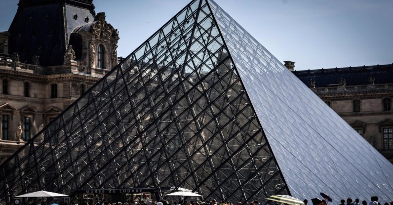 Tourists queue at the Louvre Museum in Paris, France, May 28, 2026. (AFP Photo)