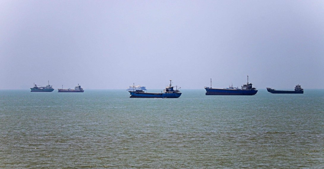 In this picture obtained from Iran's ISNA news agency, vessels are seen anchored in Bandar Abbas along the Strait of Hormuz, June 18, 2026. (AFP Photo)