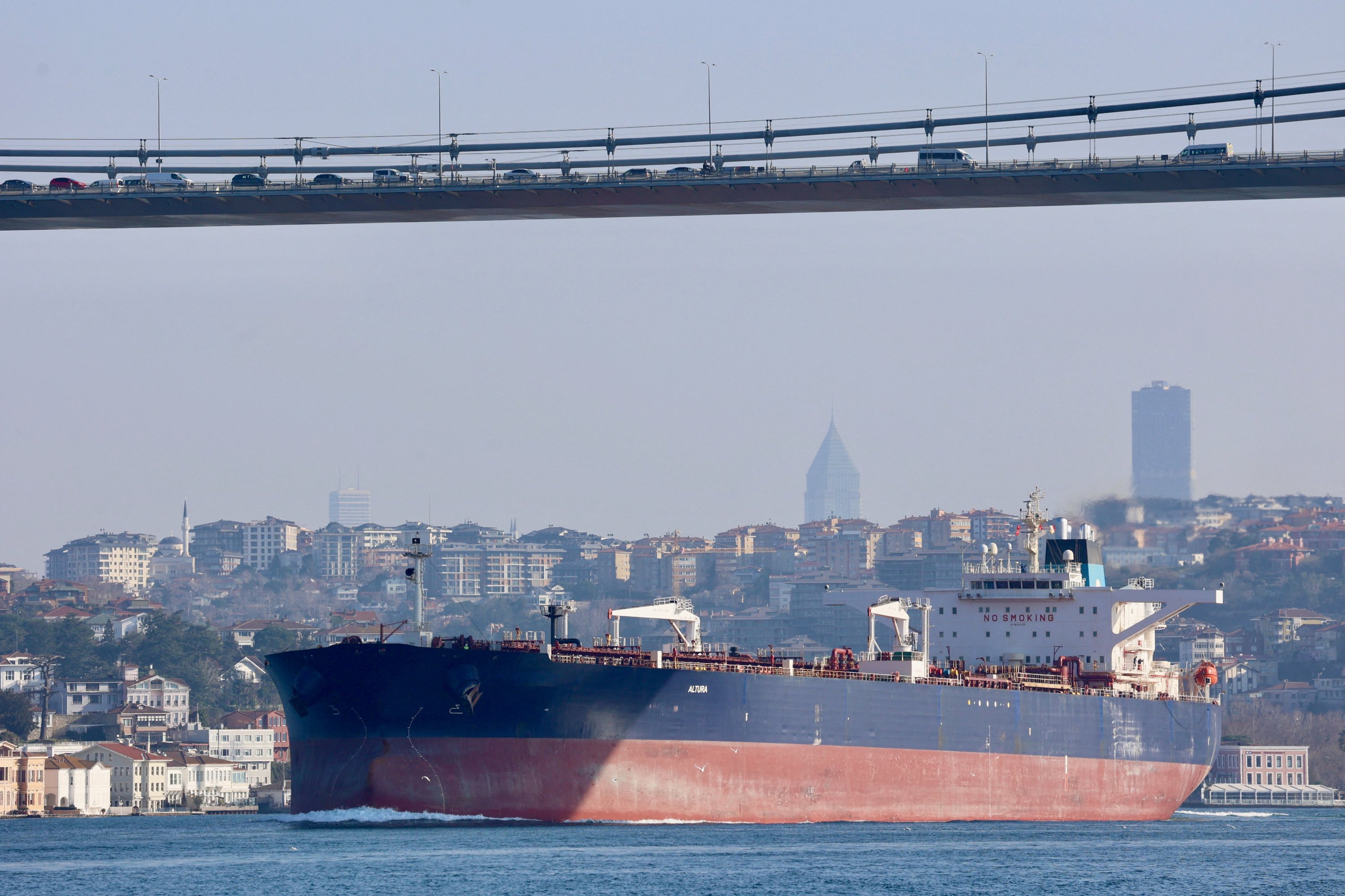 Transit fees through Turkish straits hiked by nearly 15%