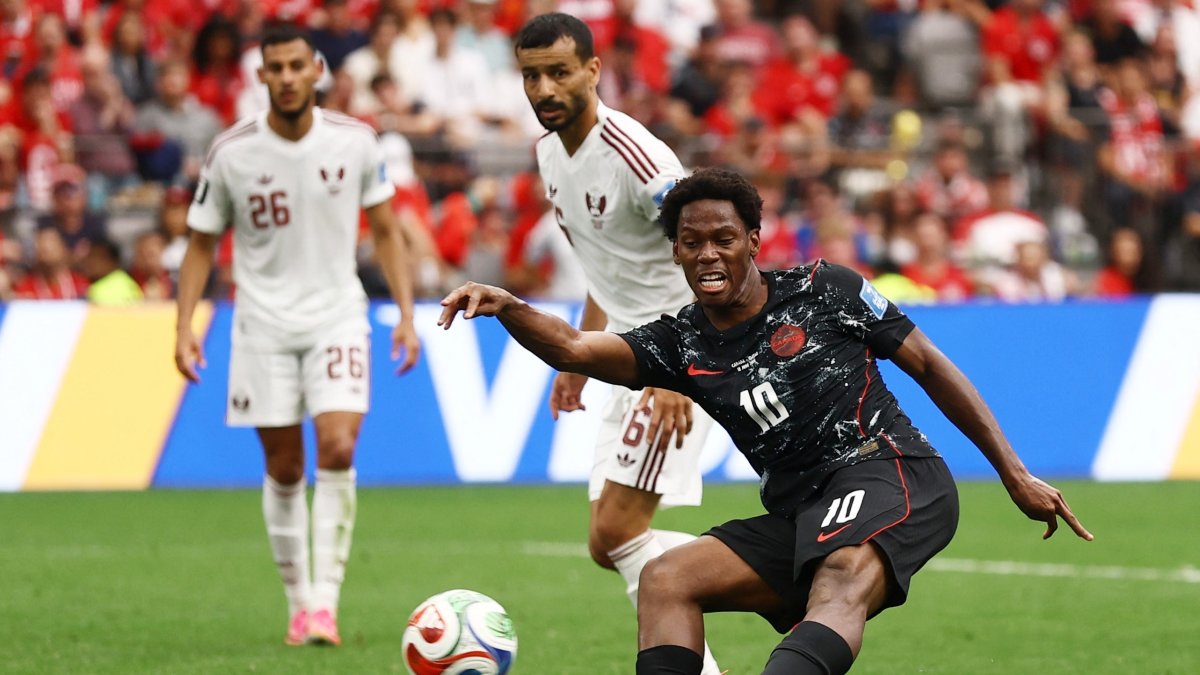 Canada's Jonathan David scores during the 2026 FIFA World Cup Group B match against Qatar at BC Place, Vancouver, Canada, June 18, 2026. (Reuters Photo)