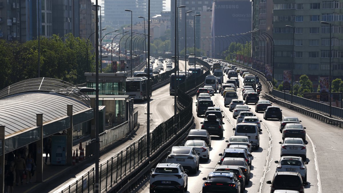 Heavy traffic is seen following the Eid al-Adha holiday, Istanbul, Türkiye, June 1, 2026. (AA Photo)