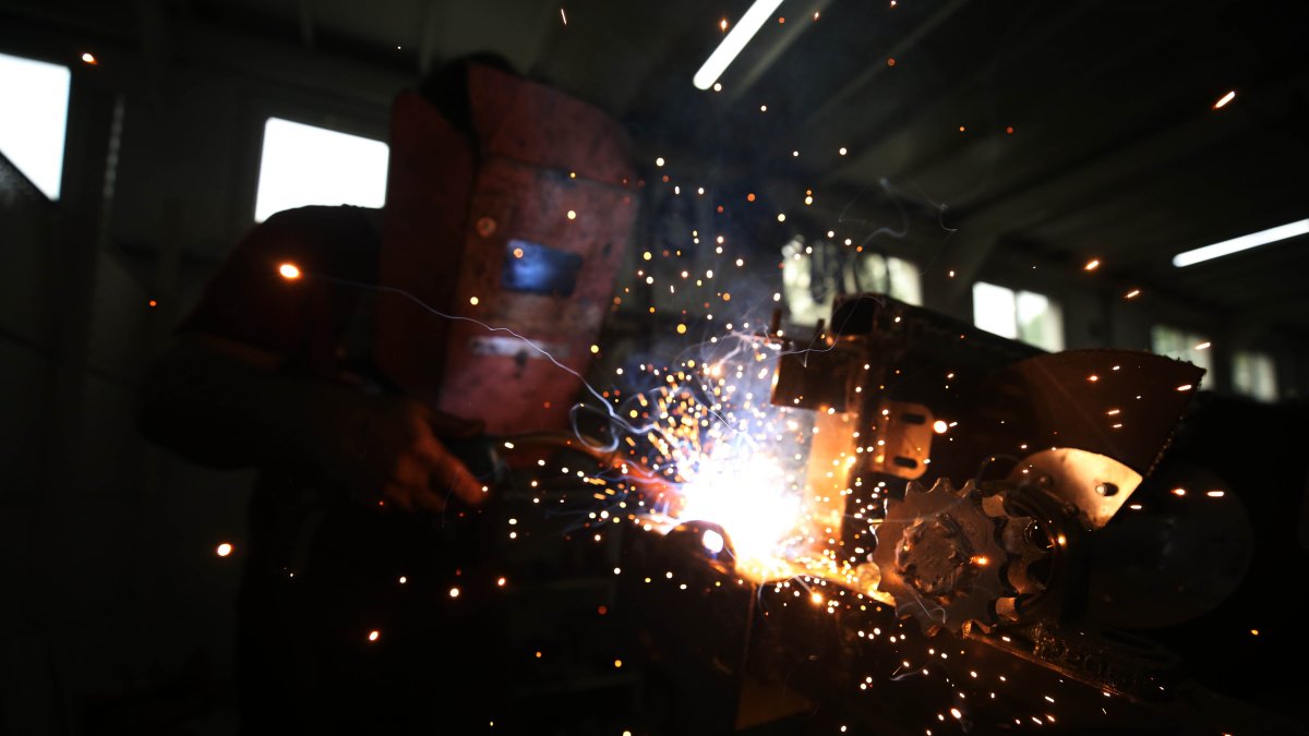 A worker is seen at a factory, Düzce, northwestern Türkiye, July 8, 2020. (AA Photo)
