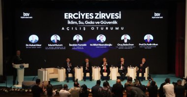 Environment, Urbanization and Climate Change Minister Murat Kurum, Agriculture and Forestry Minister Ibrahim Yumaklı and Kayseri Mayor Memduh Büyükkılıç at the Erciyes Summit, Kayseri, Türkiye, June 19, 2026. (DHA Photo)