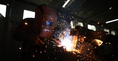 A worker is seen at a factory, Düzce, northwestern Türkiye, July 8, 2020. (AA Photo)