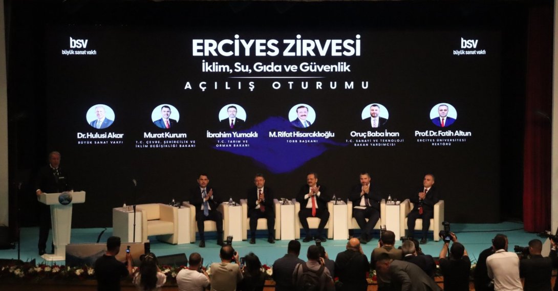 Environment, Urbanization and Climate Change Minister Murat Kurum, Agriculture and Forestry Minister Ibrahim Yumaklı and Kayseri Mayor Memduh Büyükkılıç at the Erciyes Summit, Kayseri, Türkiye, June 19, 2026. (DHA Photo)