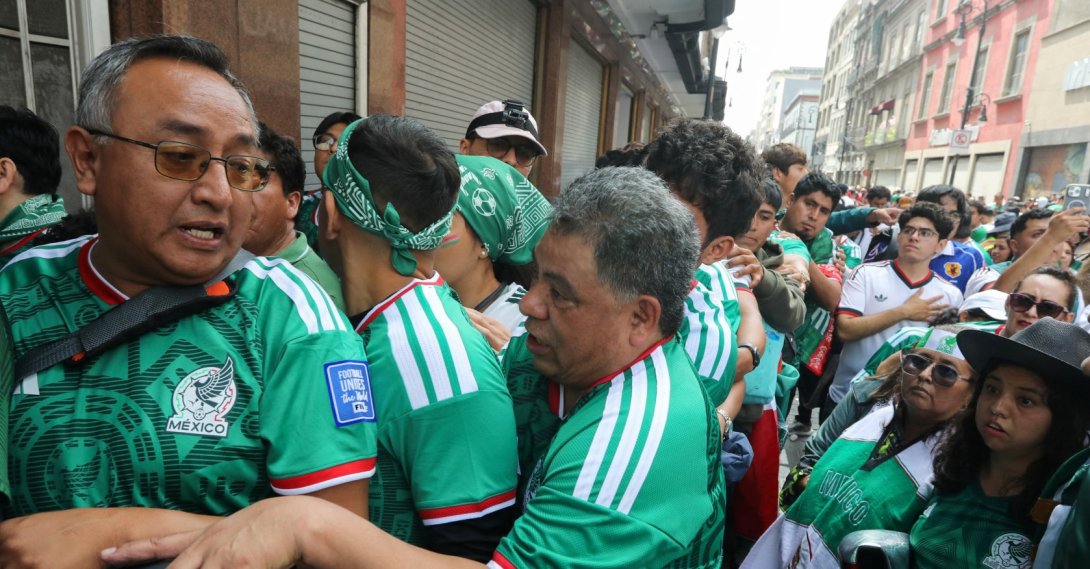 Fans queue to enter the FIFA Fan Fest ahead of the opening match of the FIFA World Cup between Mexico and South Africa, Mexico City, Mexico, June 11, 2026. (Reuters Photo)