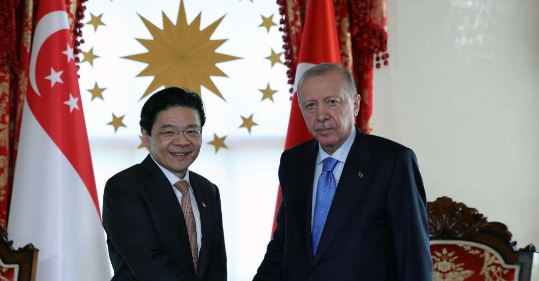 President Recep Tayyip Erdoğan and Singapore's Prime Minister Lawrence Wong shake hands as they meet at the Dolmabahçe Office in Istanbul, June 19, 2026. (AA Photo)