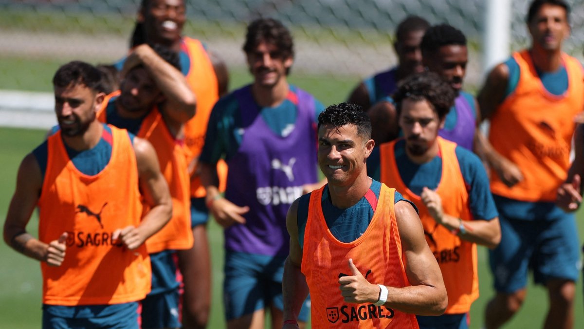 Portugal's Cristiano Ronaldo (C) takes part in a training session at the Gardens North County District Park, Palm Beach Gardens, U.S., June 21, 2026. (AFP Photo)