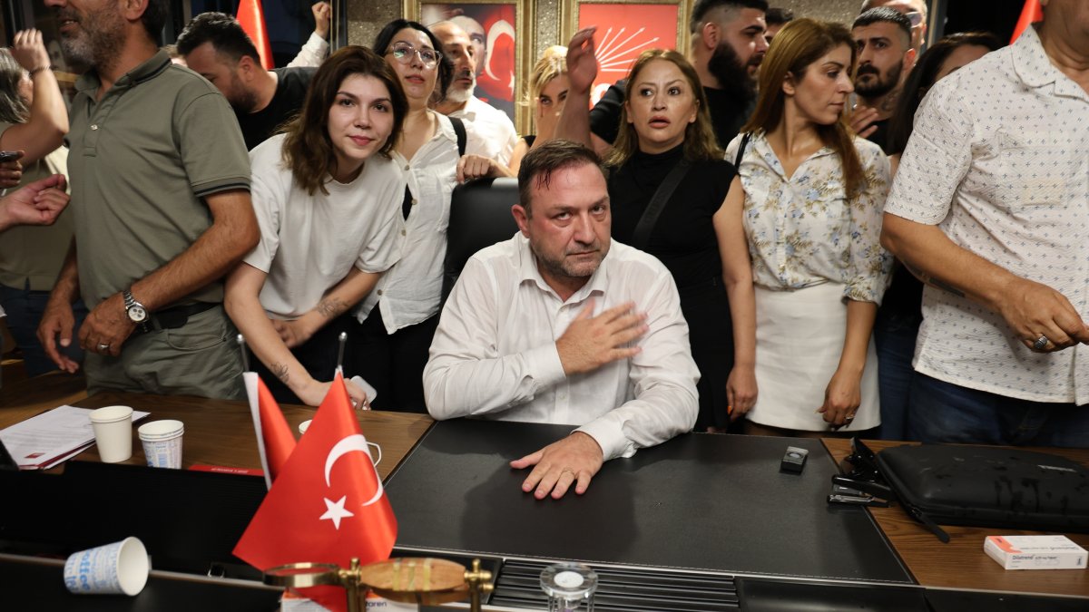 Utku Gümrükçü (C) and his supporters cheer at party's Izmir office after newly appointed Gümrükçü manages to evacuate office from resisting Özel supporters, in Izmir, Türkiye, May 22, 2026. (DHA Photo) 