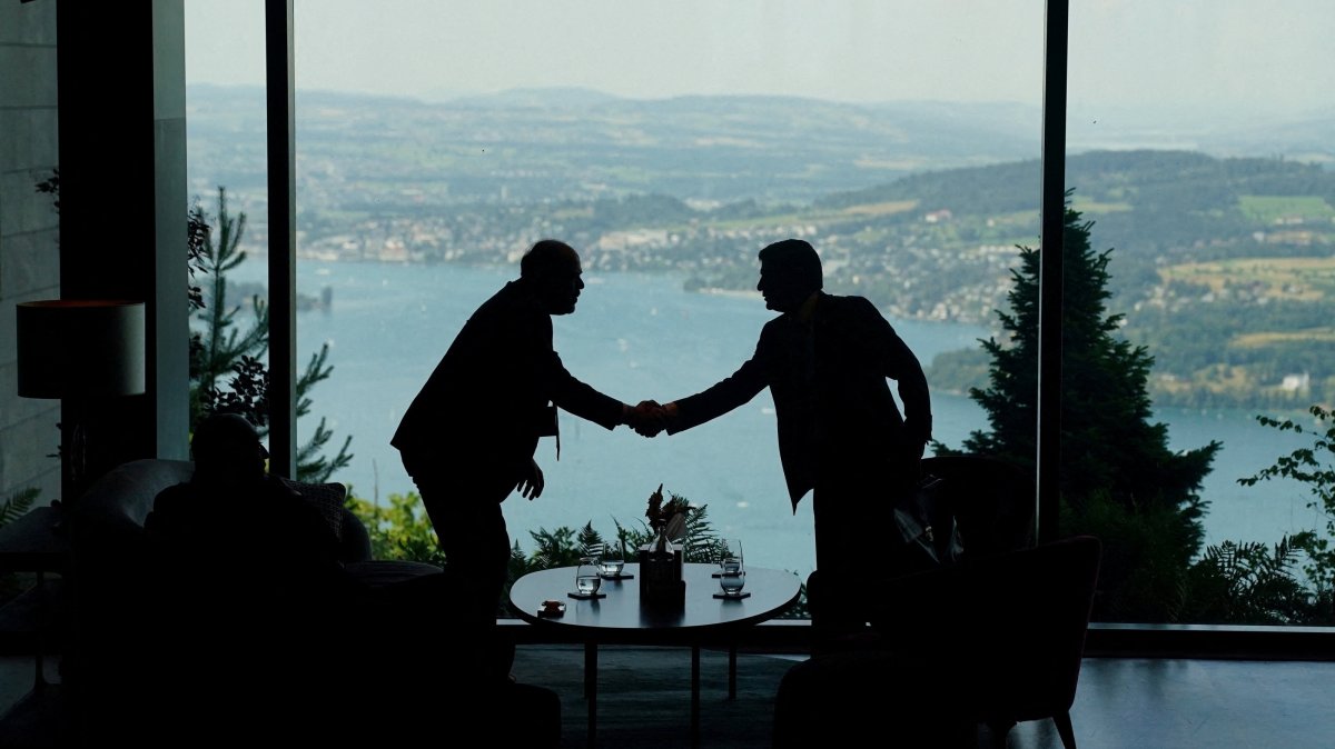 Delegation staff members meet in the lobby on the day of a quadrilateral meeting between the U.S., Iran, Pakistan and Qatar at the Lake Lucerne Summit, aimed at advancing a deal to end the Middle East conflict, at the Buergenstock Resort, Obbuergen, near Lucerne, Switzerland, June 21, 2026. (Reuters Photo)