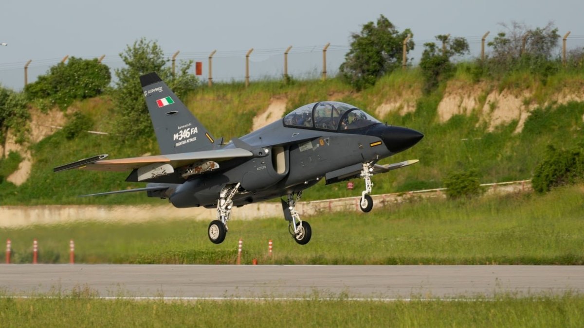 Leonardo's M-346 aircraft and Baykar's Bayraktar KIZILELMA unmanned combat aircraft carried out their first autonomous formation flights together under the K-SWARM program, marking a milestone in crewed-uncrewed teaming capabilities, Çorlu, in this photo released on June 22, 2026. (AA Photo)