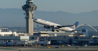 A United Airlines commercial airliner takes off from Los Angeles International Airport, California, U.S., Nov. 6, 2025. (Reuters Photo)
