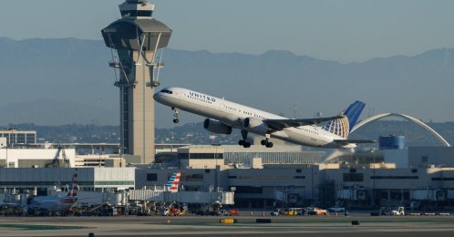 A United Airlines commercial airliner takes off from Los Angeles International Airport, California, U.S., Nov. 6, 2025. (Reuters Photo)