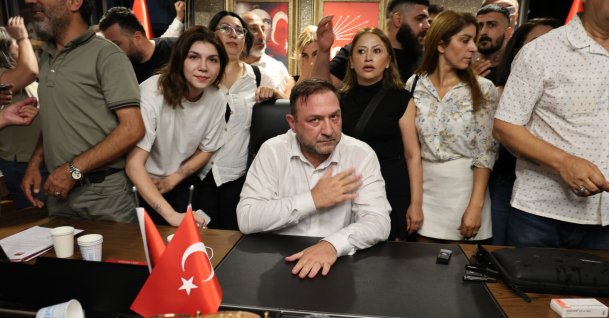 Utku Gümrükçü (C) and his supporters cheer at party's Izmir office after newly appointed Gümrükçü manages to evacuate office from resisting Özel supporters, in Izmir, Türkiye, May 22, 2026. (DHA Photo) 