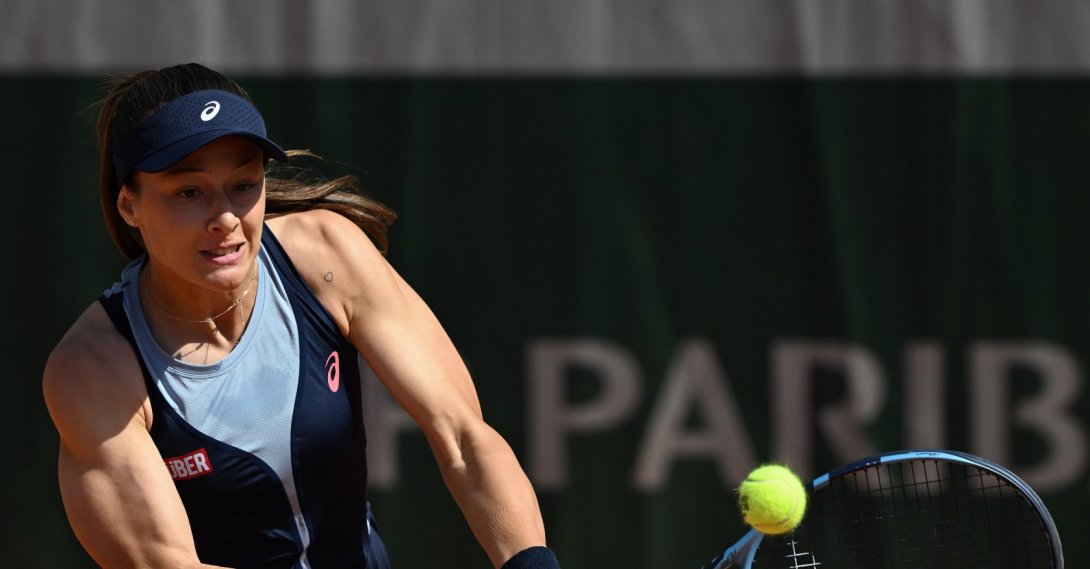 Türkiye's Zeynep Sönmez in action during the French Open women’s singles first-round match against Daria Kasatkina at the Stade Roland Garros, Paris, France, May 5, 2026. (AA Photo)