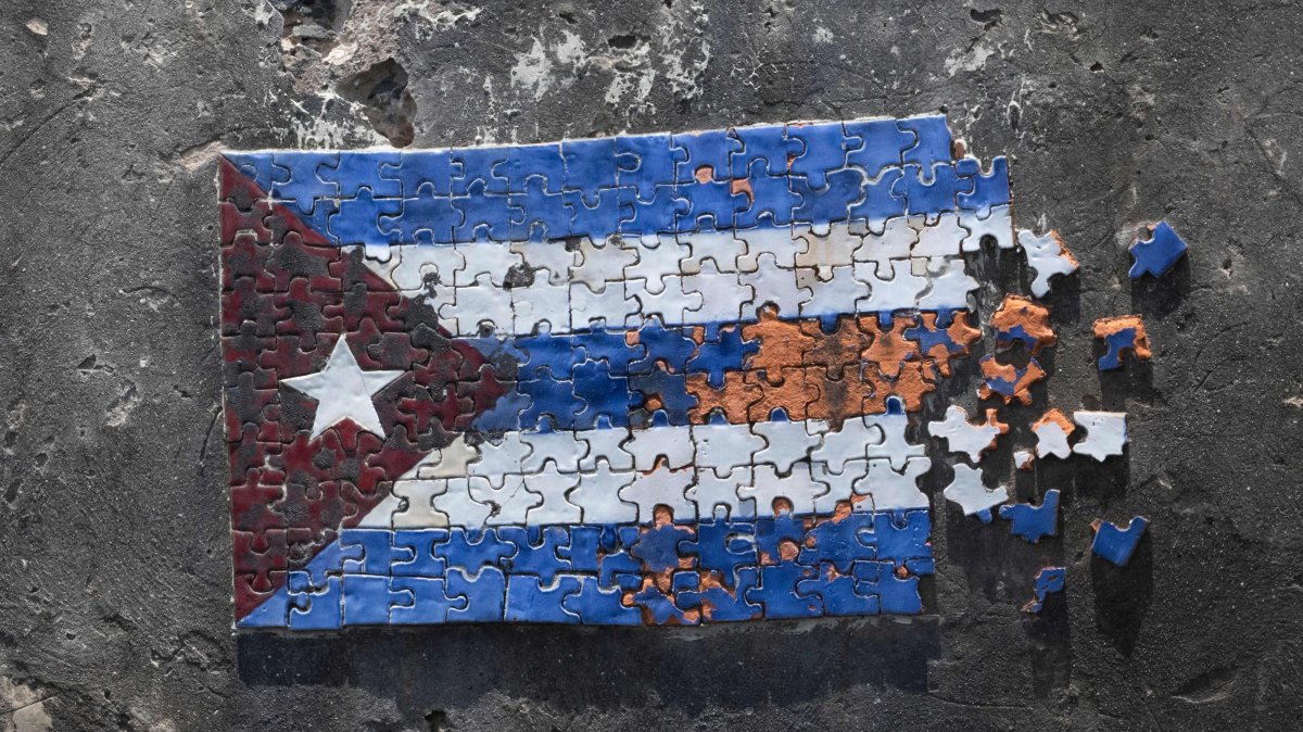A mosaic depicting the Cuban flag in the shape of a puzzle is seen assembled from colored pieces on a section of a coastal fortification wall along the seafront, Havana, Cuba, June 18, 2026. (AFP Photo)