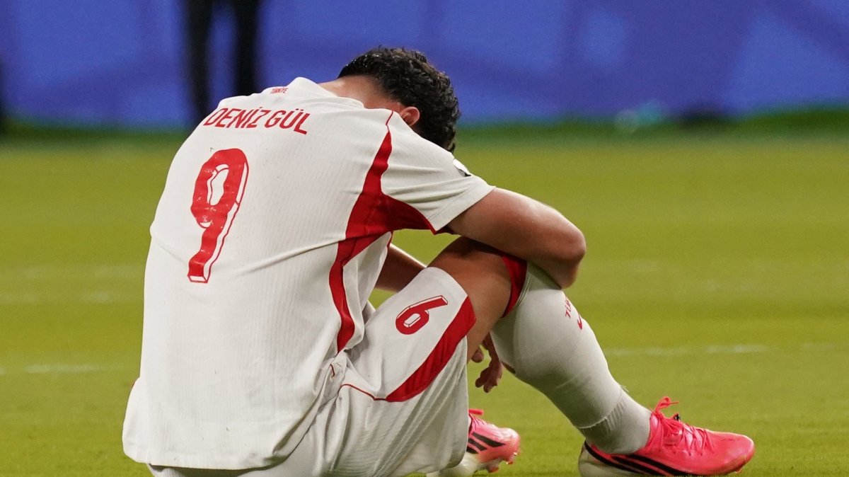 Türkiye's Deniz Gül looks dejected during the 2026 FIFA World Cup Group D match against Paraguay at San Francisco Bay Area Stadium, Santa Clara, U.S., June 19, 2026. (Reuters Photo)
