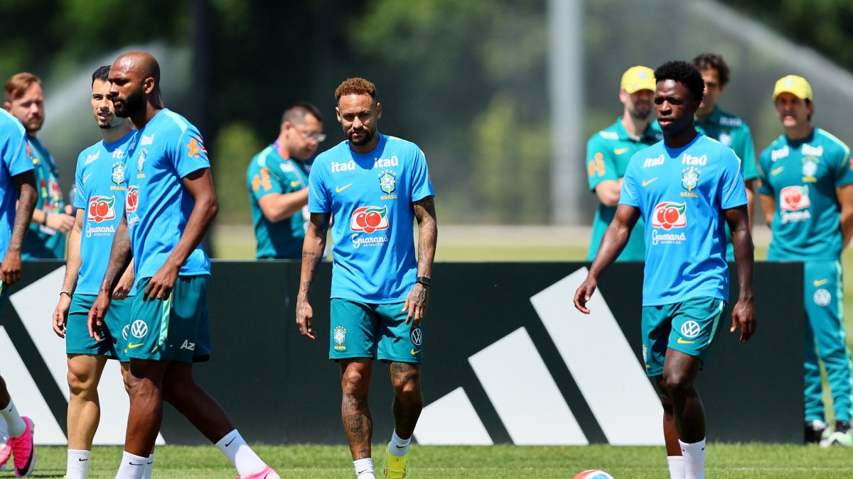 Brazil's Neymar Jr. (C) and Vinicius Junior during the 2026 FIFA World Cup training at the Columbia Park Training Facility, Morristown, New Jersey, U.S., June 21, 2026. (Reuters Photo)