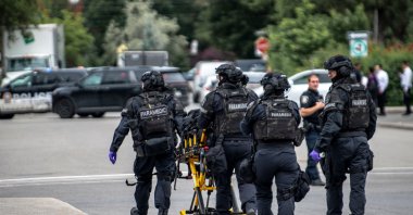 Paramedics near the scene of an active shooter situation, Montreal, Canada, June 22, 2026. (AFP Photo)