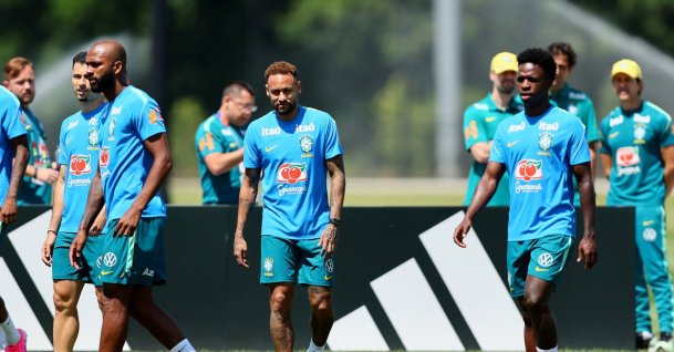 Brazil's Neymar Jr. (C) and Vinicius Junior during the 2026 FIFA World Cup training at the Columbia Park Training Facility, Morristown, New Jersey, U.S., June 21, 2026. (Reuters Photo)