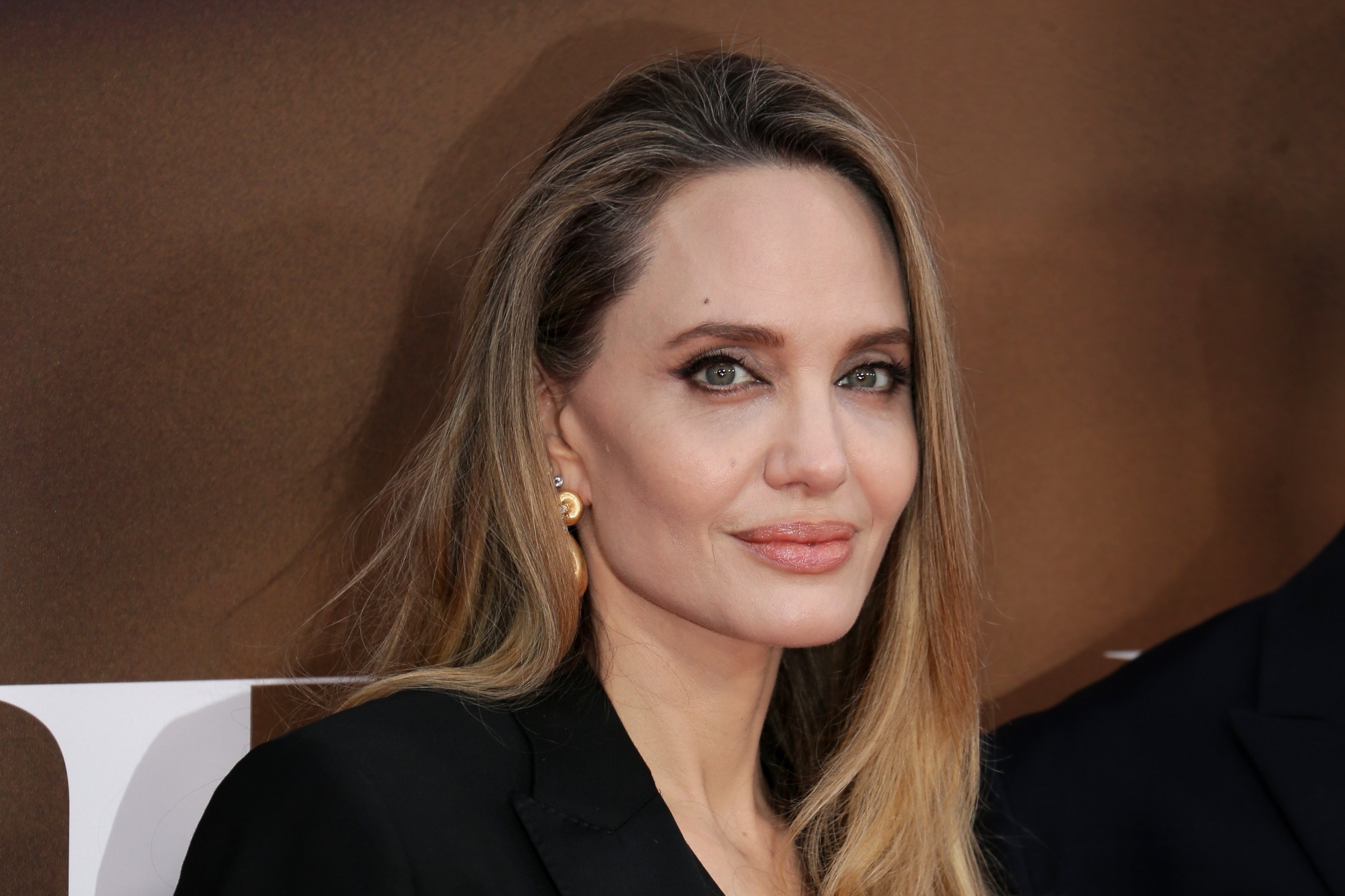 Angelina Jolie draws on personal history for role in ‘Couture’ Angelina Jolie draws on personal history for role in ‘Couture’