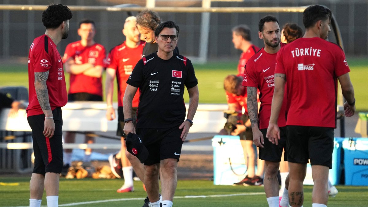Türkiye's Hakan Çalhanoğlu (2nd R) with coach Vincenzo Montella during training at Arizona Athletic Grounds, Mesa, Arizona, U.S., June 22, 2026. (Reuters Photo)