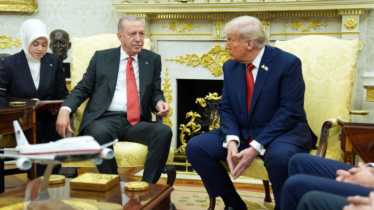 President Recep Tayyip Erdoğan meets with U.S. President Donald Trump in the Oval Office of the White House, Washington, U.S., Sept. 25, 2025. (AP Photo)