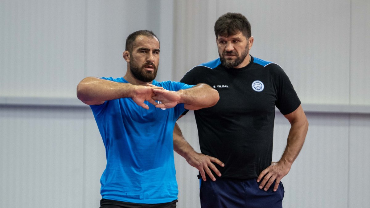 Başpehlivan Feyzullah Aktürk (L) trains ahead of the 665th Kırkpınar Oil Wrestling Tournament alongside ASKİ Oil Wrestling Team Coordinator Şaban Yılmaz, Ankara, June 18, 2026. (AA Photo)

