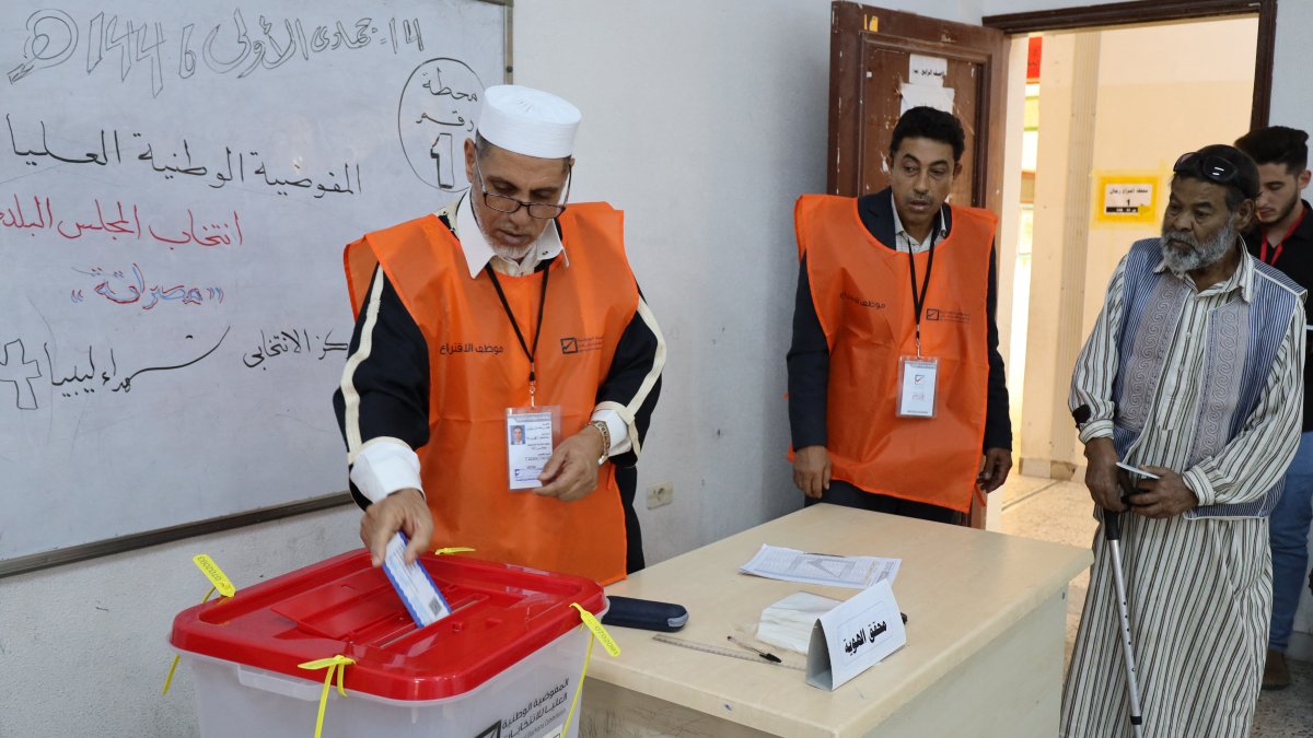 Libyans vote in the country's local elections in Misrata, Libya's third-largest city, Nov. 16, 2024. (AFP File Photo)