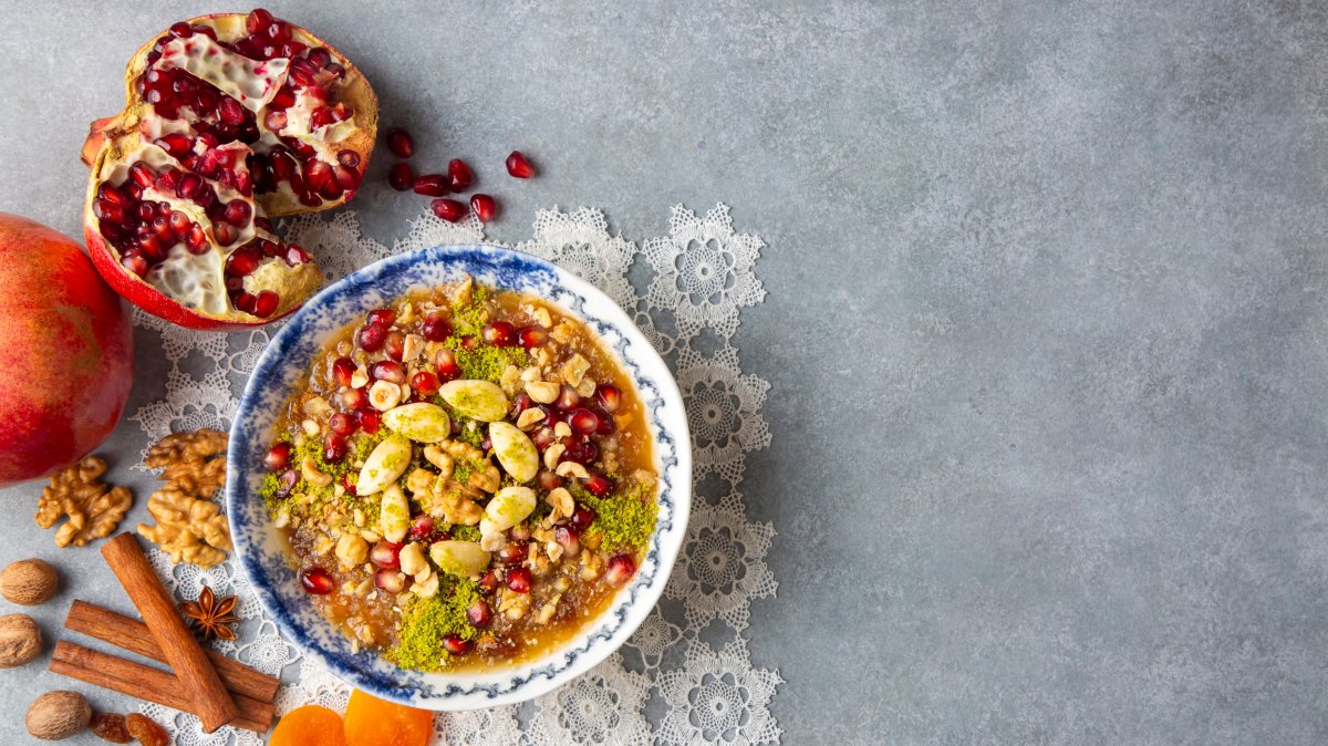 A cup of traditional Turkish dessert ashura is served with pomegranate, cinnamon, walnuts. (Shutterstock Photo)