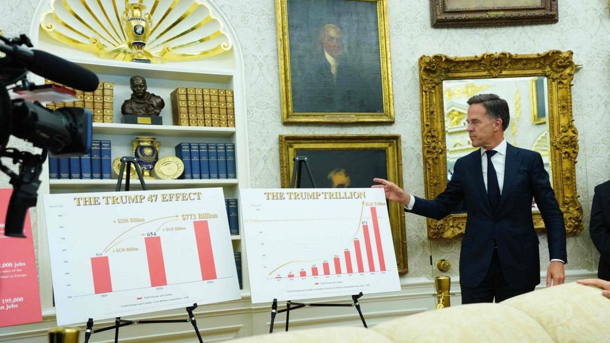 NATO Secretary-General Mark Rutte shows charts during a meeting with U.S. President Donald Trump in the Oval Office of the White House in Washington, D.C.,  June 24, 2026. (AFP Photo)