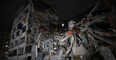 People look at a collapsed building in the Altamira neighborhood following an earthquake, Caracas, Venezuela, June 24, 2026. (AFP Photo)
