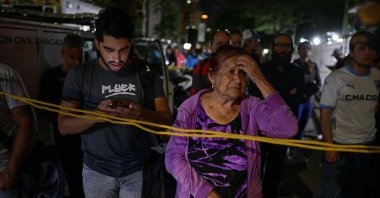 People stand at the site of a collapsed building, after an earthquake, Caracas, Venezuela, June 25, 2026. (Reuters Photo)