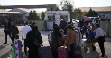 Syrians wait to cross into Syria at the Öncüpınar border gate, near the town of Kilis, southern Türkiye, Dec. 9, 2024. (AP Photo)