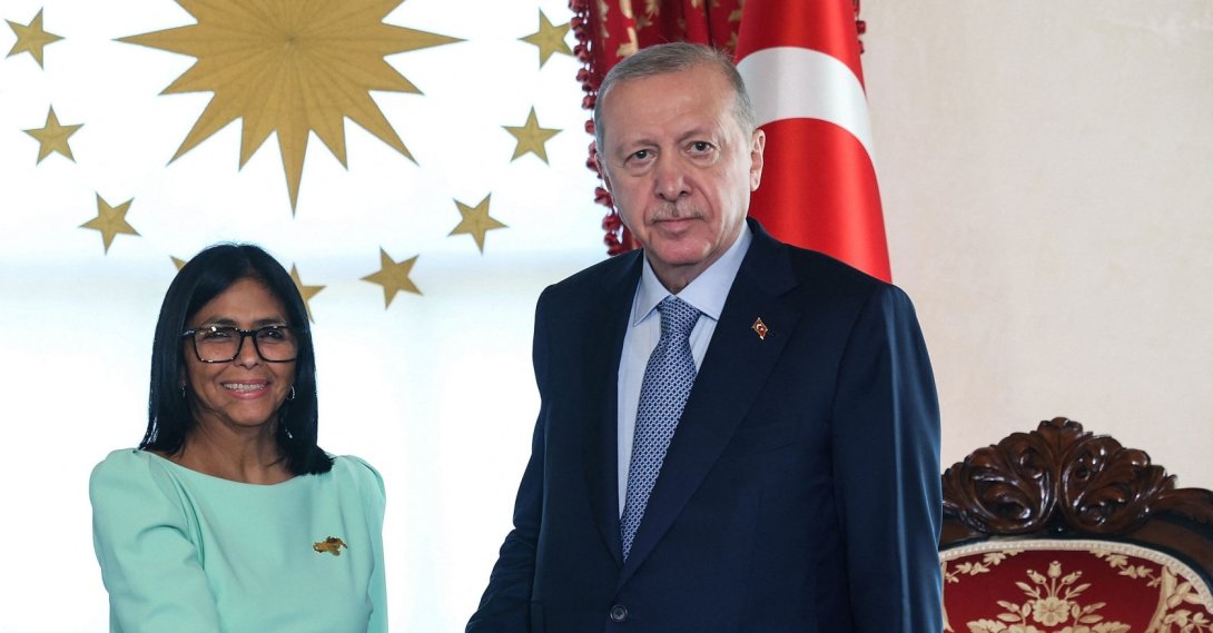 Türkiye's President Recep Tayyip Erdogan (R) shakes hands with Venezuela's Interim President Delcy Rodriguez at the Dolmabahçe Presidential working office, Istanbul, Türkiye, June 8, 2026. (AFP Photo)