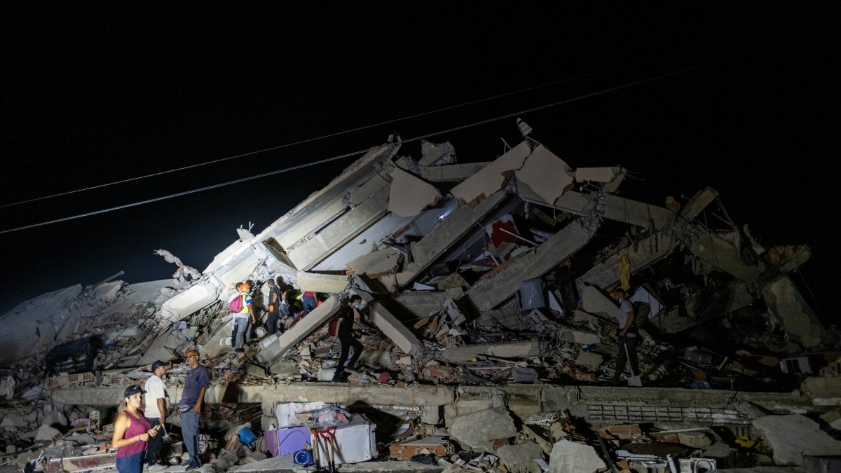 A collapsed building stands in the aftermath of the earthquakes as search-and-rescue operations continue, La Guaira state, Venezuela, June 25, 2026. (AA Photo)