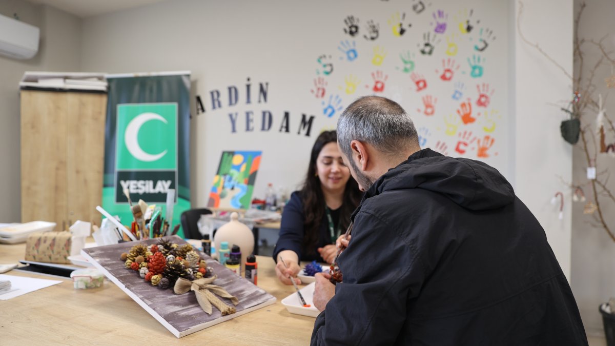 A man paints during his recovery after overcoming addiction with support from the Yeşilay Counseling Center (YEDAM), Mardin, Türkiye, April 29, 2026. (AA Photo)