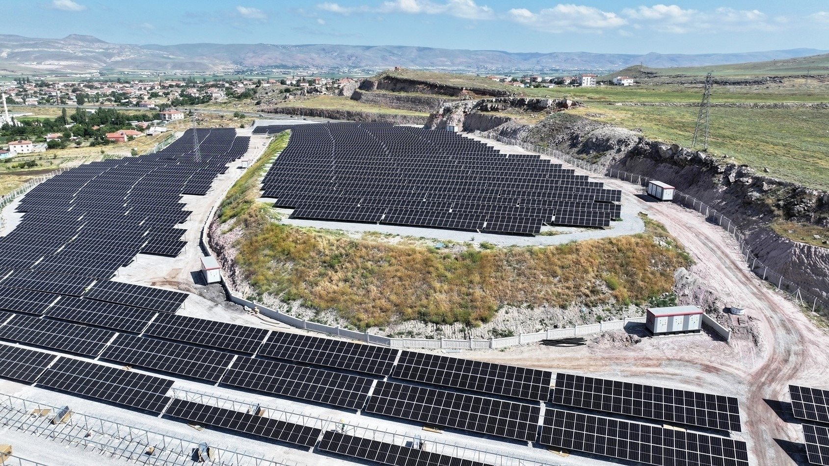 Türkiye among top global markets in wind, solar additions in 2025