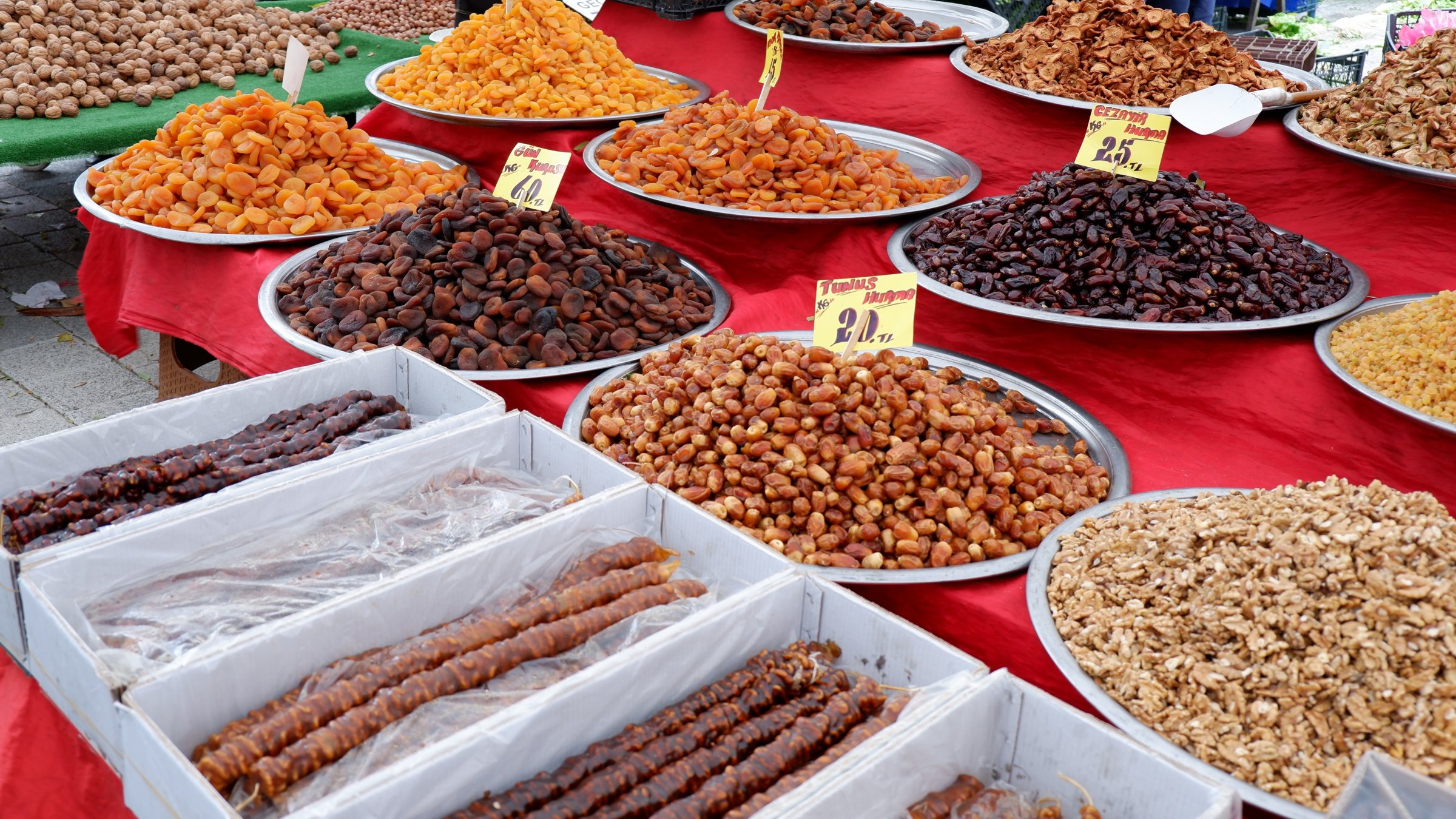 Dried and fresh slices of fruit will adorn the tables of guests at July's NATO summit in Ankara. (Shutterstock Photo)