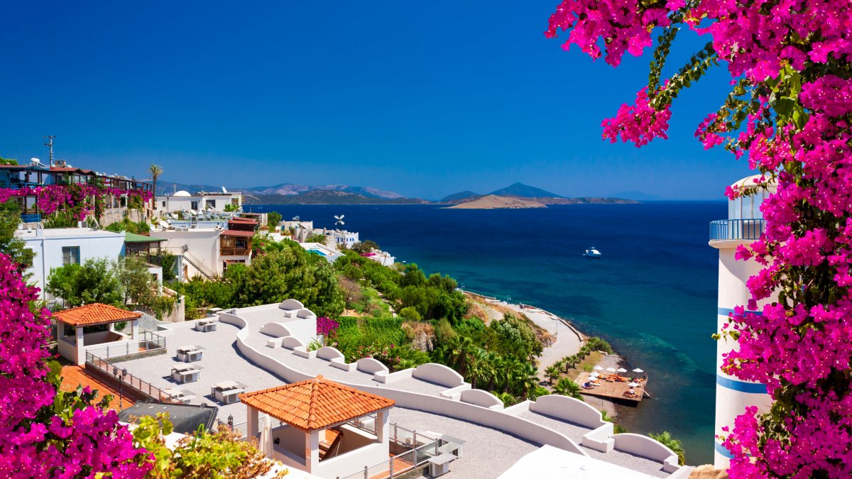 A view of Bodrum's coastline, with whitewashed homes and the Aegean Sea in the background, Muğla, Türkiye (Shutterstock Photo)
