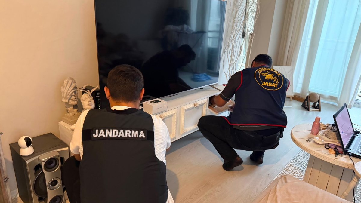 Security teams examine evidence during an operation targeting a credit card fraud ring, Istanbul, Türkiye, June 13, 2026. (AA Photo) 