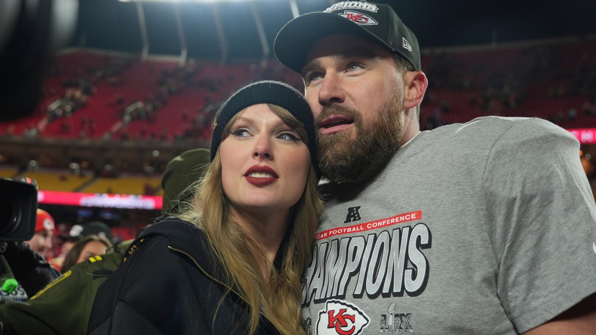 Taylor Swift and Travis Kelce celebrate the Chiefs' victory over the Buffalo Bills in the AFC Championship NFL football game, Kansas City, U.S., Jan. 26, 2025. (AP Photo)