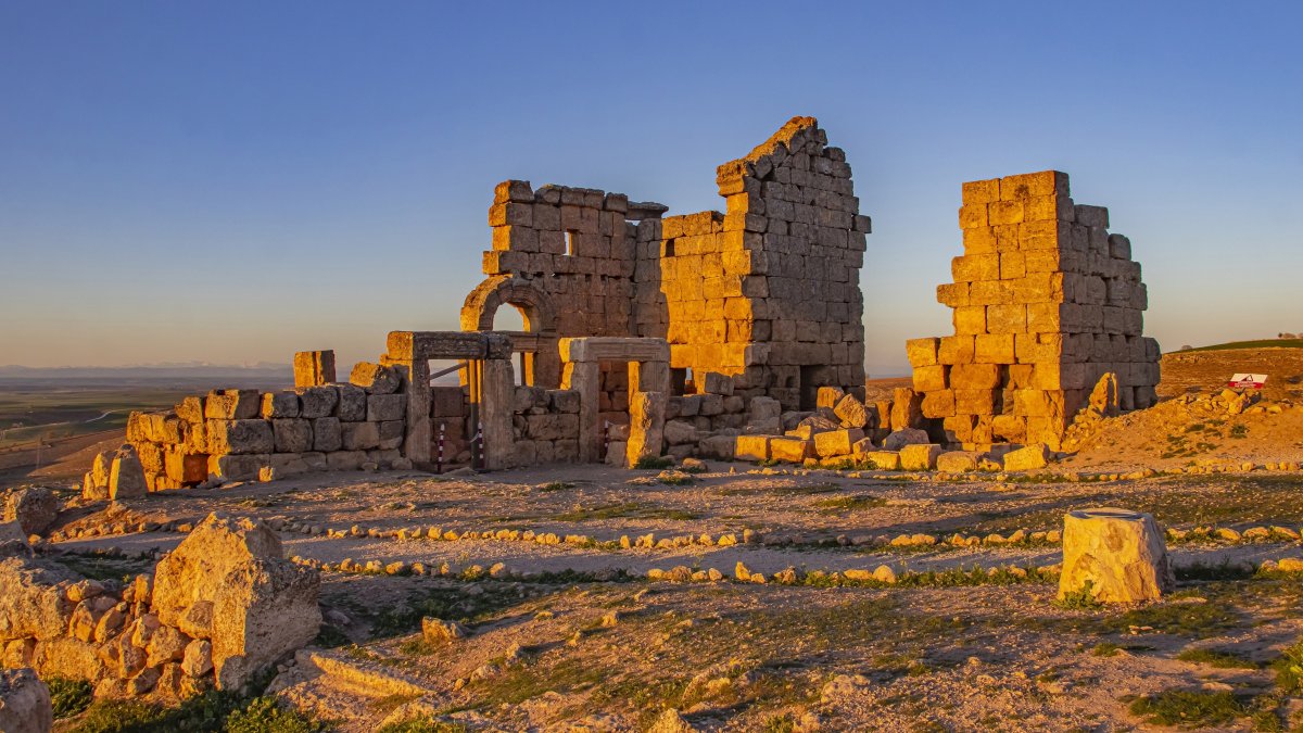 A general view of the Zerzevan Castle, Diyarbakır, Türkiye, Oct. 10, 2025. (Shutterstock Photo)