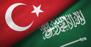 Flags of Türkiye and Saudi Arabia are seen in this file photo. (AA Photo)