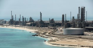 A general view of Saudi Aramco's Ras Tanura oil refinery and oil terminal in Saudi Arabia, May 21, 2018. (Reuters Photo)