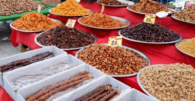 Dried and fresh slices of fruit will adorn the tables of guests at July's NATO summit in Ankara. (Shutterstock Photo)