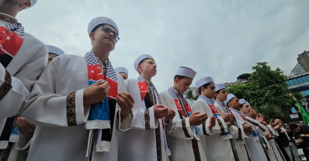 Young students who completed Quran classes attend a graduation ceremony, Zonguldak, northern Türkiye, June 19, 2026. (DHA Photo)