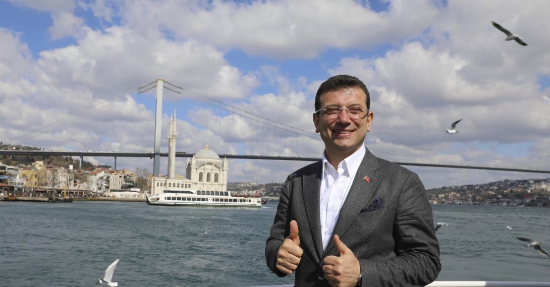 Former Istanbul Mayor Ekrem Imamoğlu poses aboard a boat, Istanbul, Türkiye, March 30, 2019. (AP Photo)